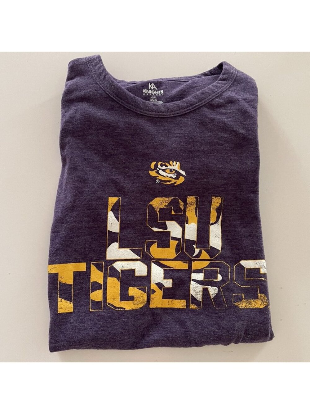 LSU Tigers  T-shirt Sz Medium 38/40 Purple Knights Apparel Shirt